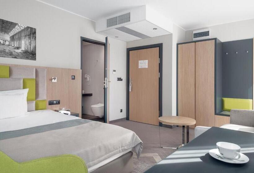 غرفة كلاسيكية ثلاثية, Almond Business & Spa By Grano Gdańsk