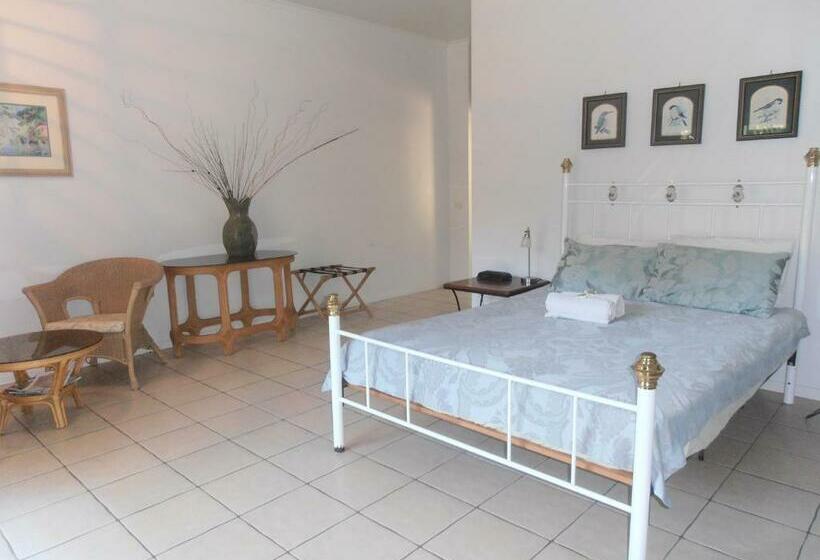 Номер Стандарт Вид на Бассейн, Daintree Wild Bed & Breakfast