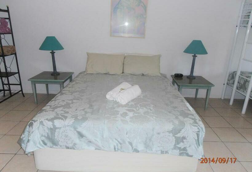 Номер Стандарт Вид на Бассейн, Daintree Wild Bed & Breakfast