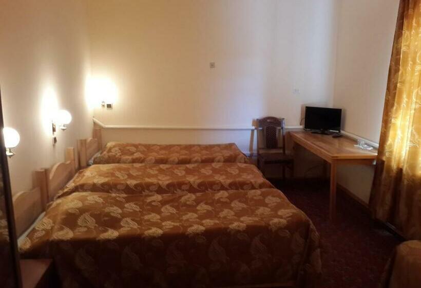 Номер Стандарт Трехместный, Islambek Hotel & Travel