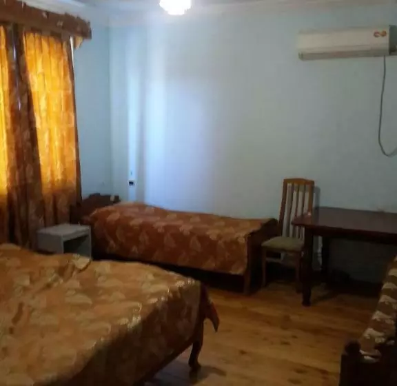 スタンダード４人部屋, Islambek Hotel & Travel