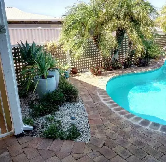 استودیوی لوکس, Nautilus Retreat Kalbarri B&b