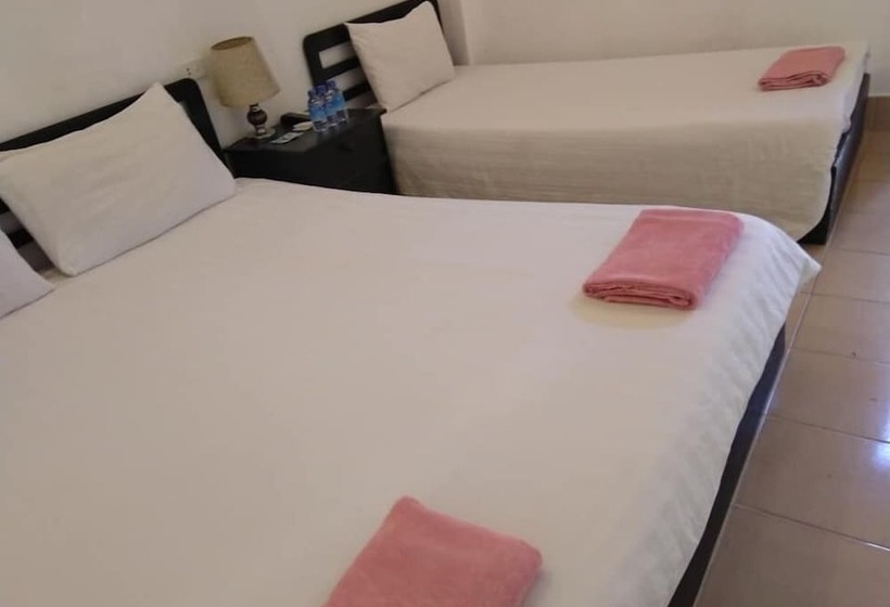 חדר משפחתי, Vientiane Star