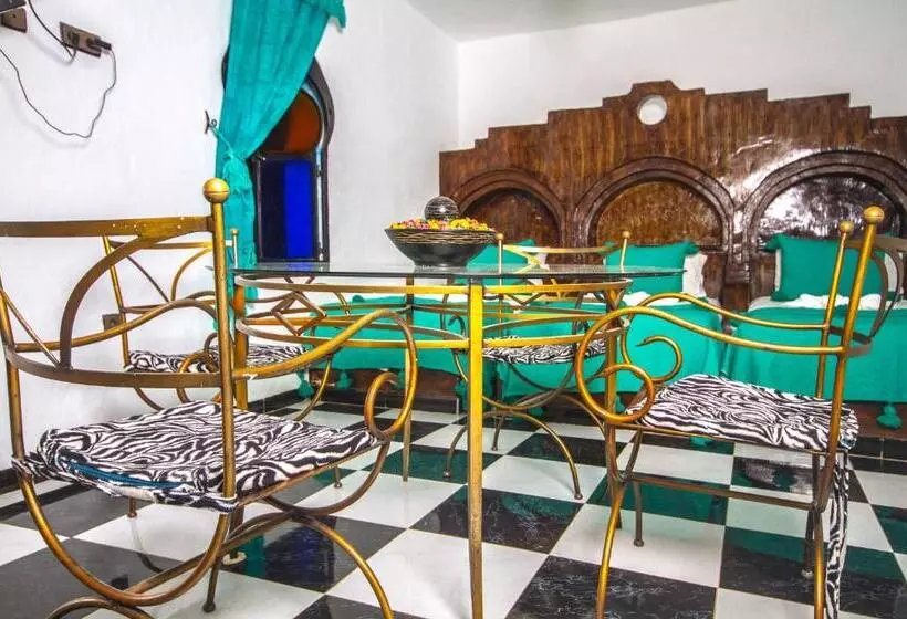 اتاق لوکس خانوادگی, Dar Touijar