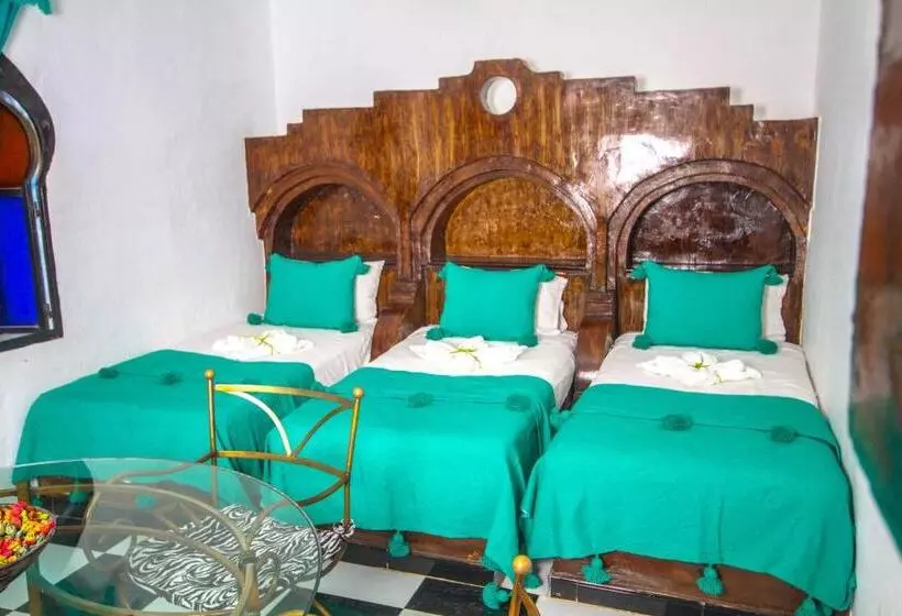 اتاق لوکس خانوادگی, Dar Touijar