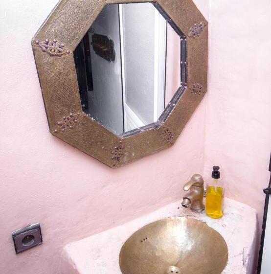 패밀리 룸, Dar Touijar