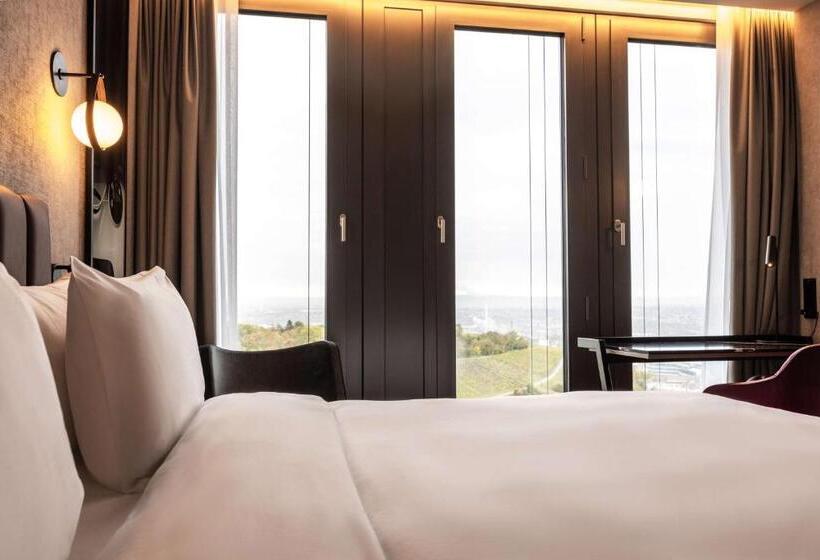 带观景的标准间, Radisson Blu Hotel At Porsche Design Tower Stuttgart