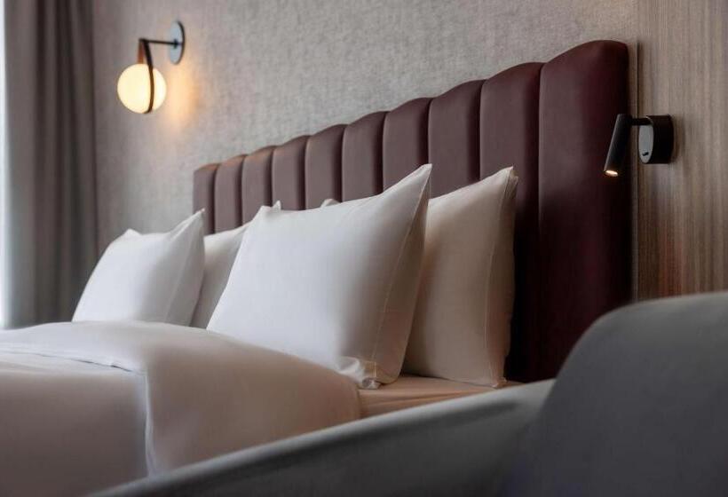 小型套房, Radisson Blu Hotel At Porsche Design Tower Stuttgart