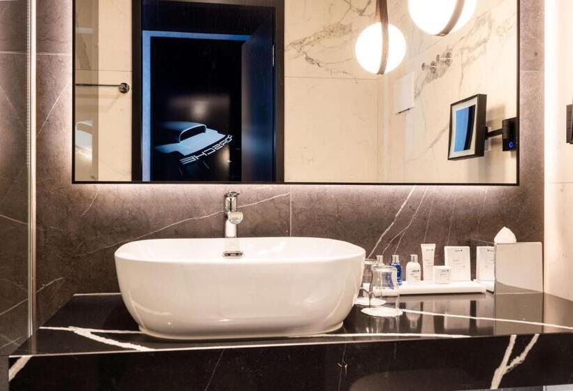 高级客房, Radisson Blu Hotel At Porsche Design Tower Stuttgart