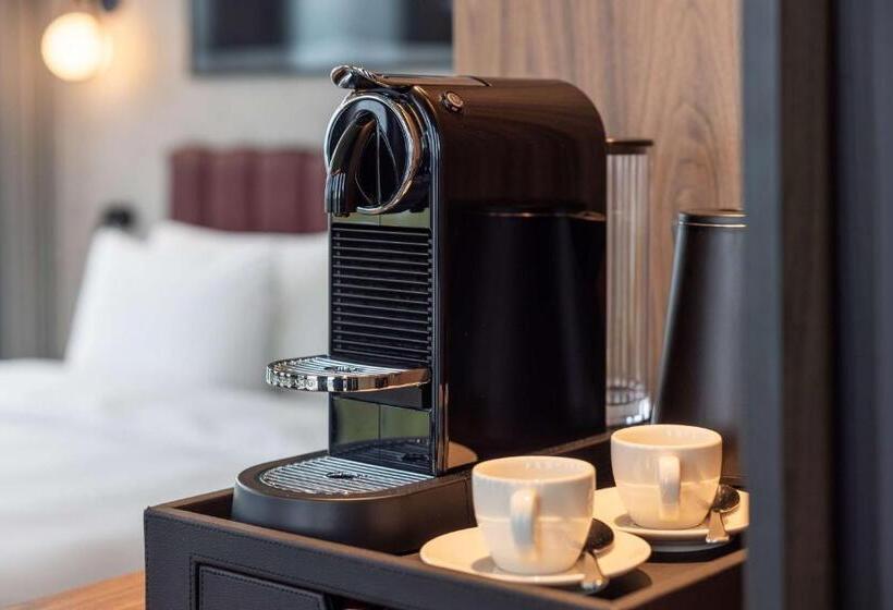 高级客房, Radisson Blu Hotel At Porsche Design Tower Stuttgart