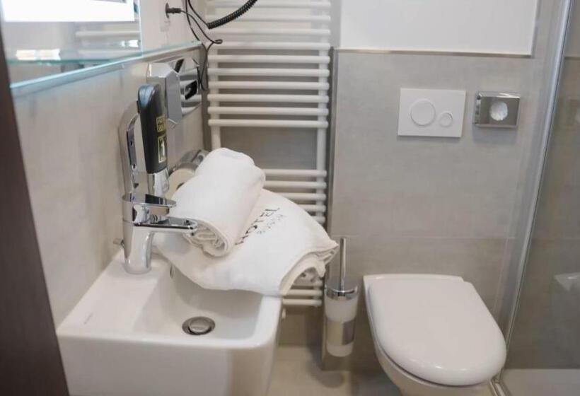 스탠다드 룸, Busch