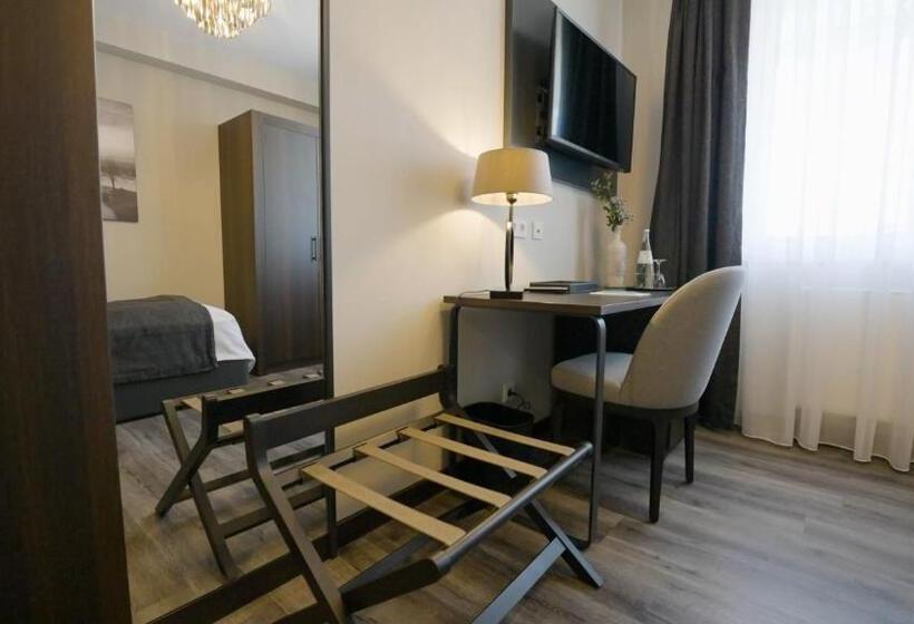 스탠다드 싱글 룸, Busch