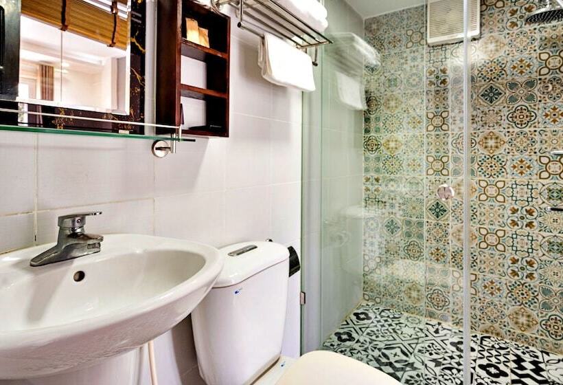 اتاق لوکس, Hanz Ami Central