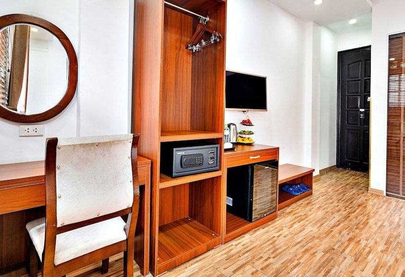 اتاق لوکس, Hanz Ami Central