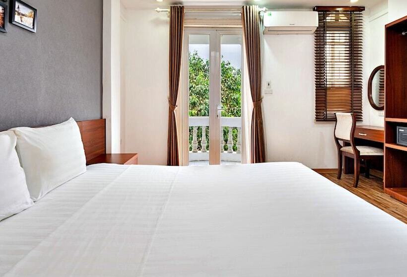 اتاق لوکس, Hanz Ami Central