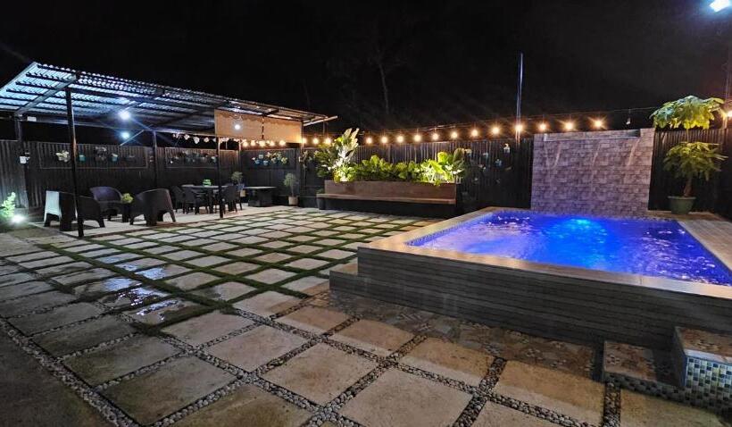 اتاق استاندارد چهار تخته, Jorge S Black Cabin