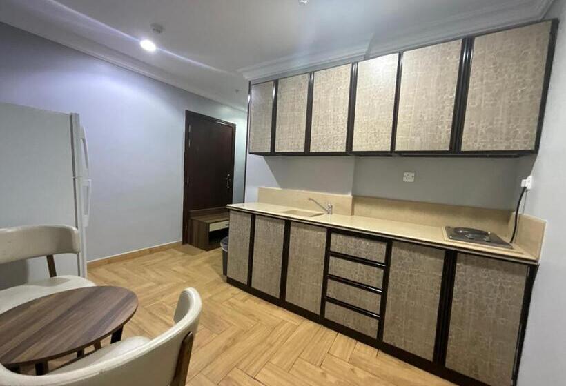 חדר סטנדרט עם מיטת קינג, أجنحه البيداء للشقق المخدومه البخاري