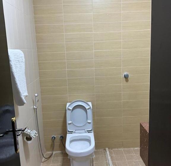 חדר סטנדרט עם מיטת קינג, أجنحه البيداء للشقق المخدومه البخاري