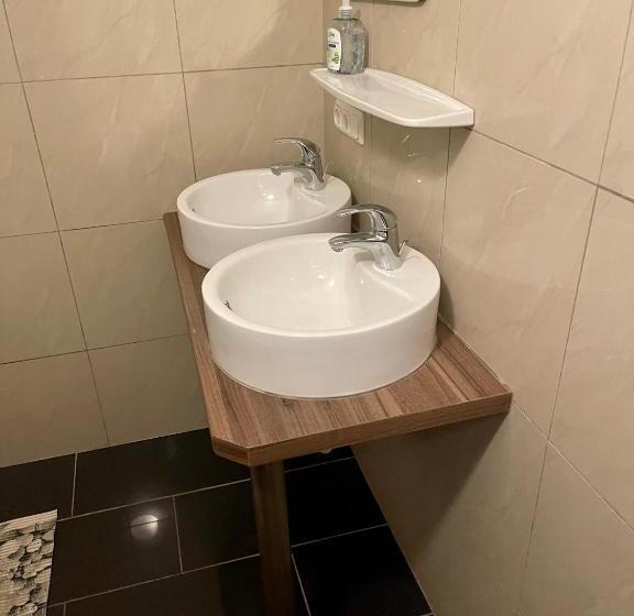 اتاق خانوادگی, Gästezimmer Lercher