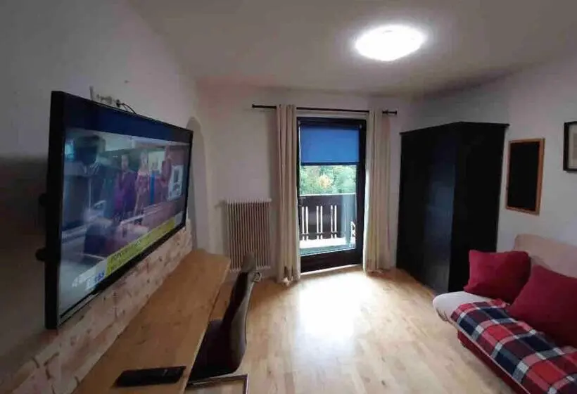 Huoneisto 1 Makuuhuone, Gästezimmer Lercher