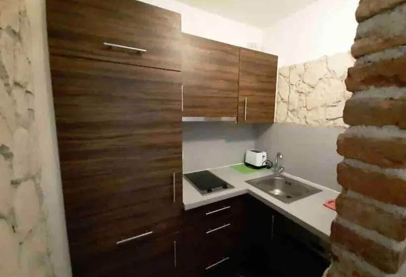 Huoneisto 1 Makuuhuone, Gästezimmer Lercher