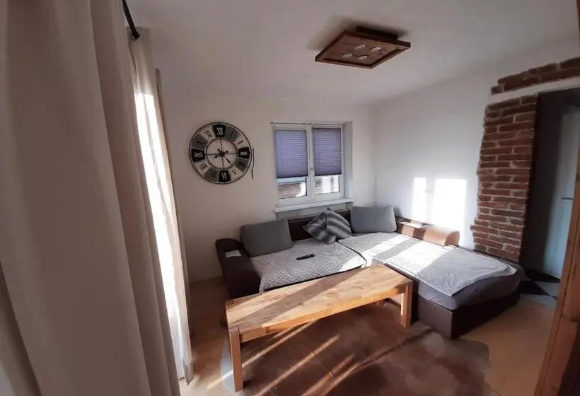 Huoneisto 2 Makuuhuonetta, Gästezimmer Lercher