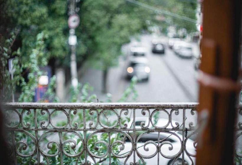 اتاق استاندارد سه نفره, Moedani Very Center Apartments In Kutaisi