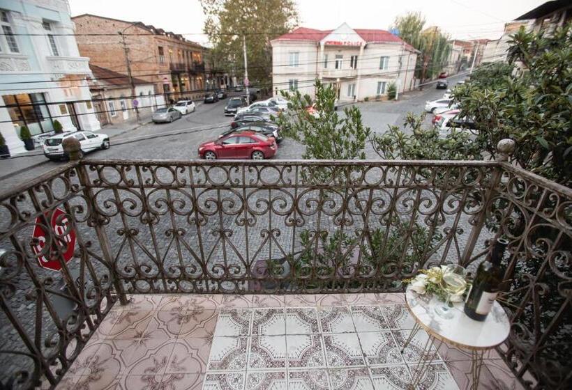 اتاق خانوادگی, Moedani Very Center Apartments In Kutaisi