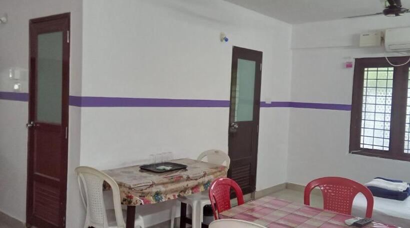 Четырехместный Номер Стандарт с Балконом, Amma Inn Highway