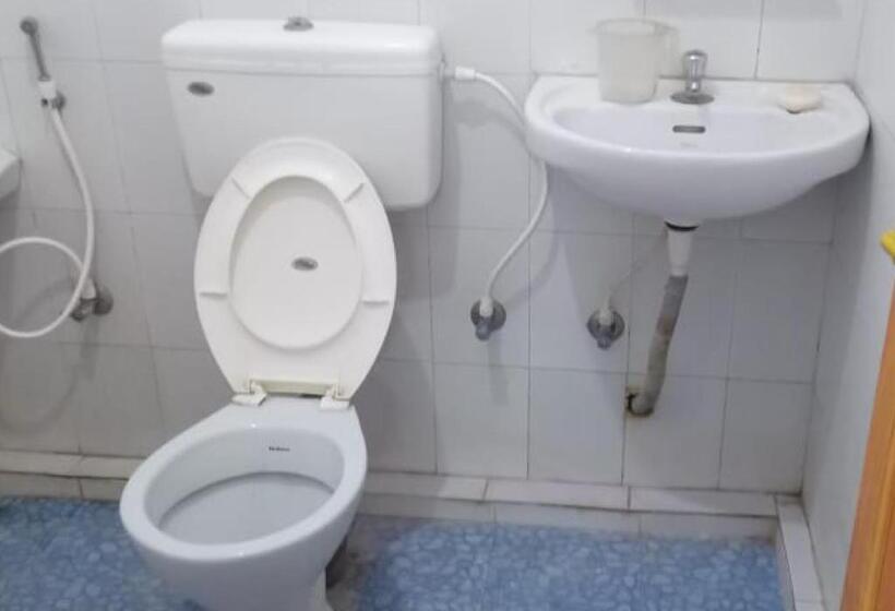 Четырехместный Номер Стандарт с Балконом, Amma Inn Highway