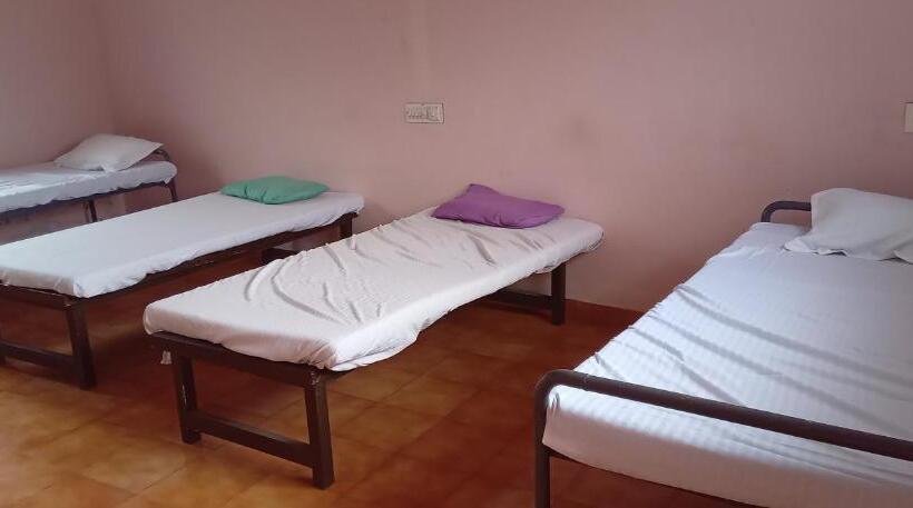 共用房间的床, Amma Inn Highway