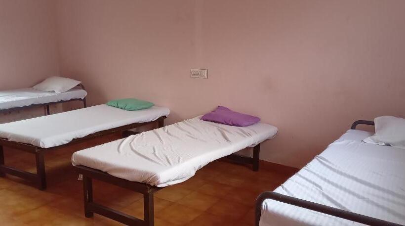 Кровать в Общей Комнате, Amma Inn Highway