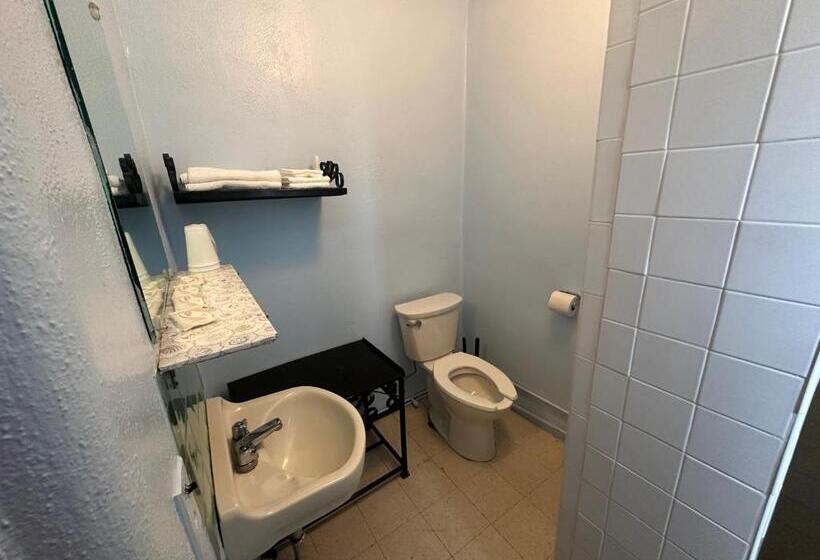 غرفة قياسية, Maverick Motel