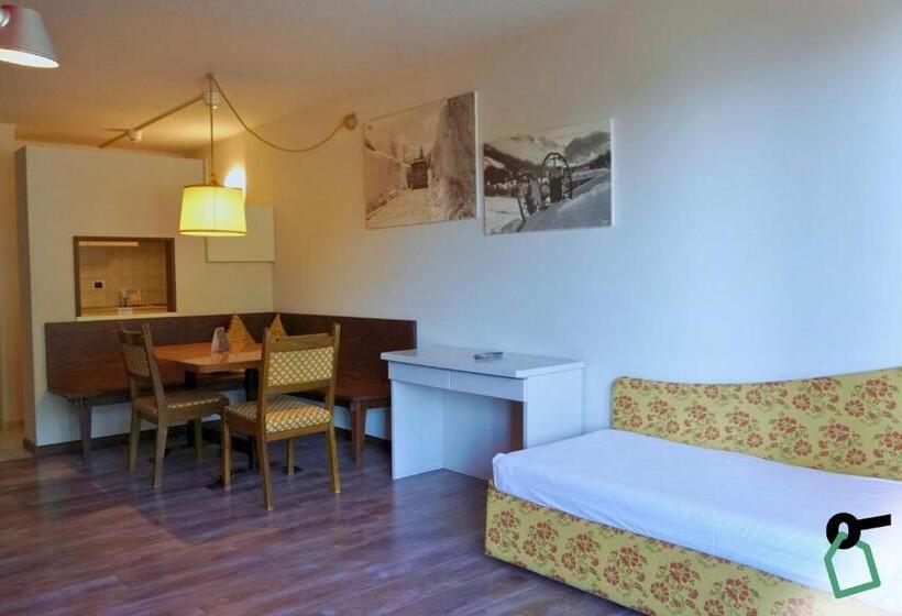 带1个卧室的带阳台的公寓, Hotiday Apartment Collection   Campiglio Grostè