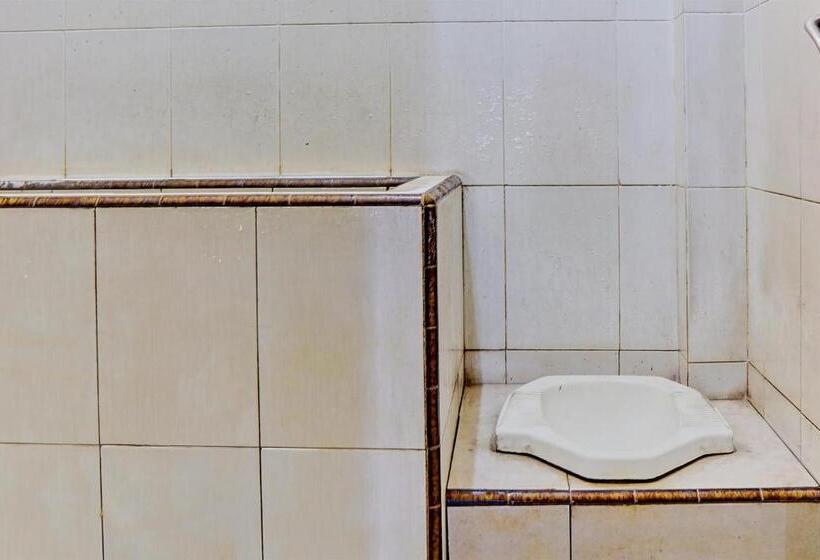 חדר אקונומי, Spot On 93108 Homestay H. Syarif Syariah   Ra Kartini