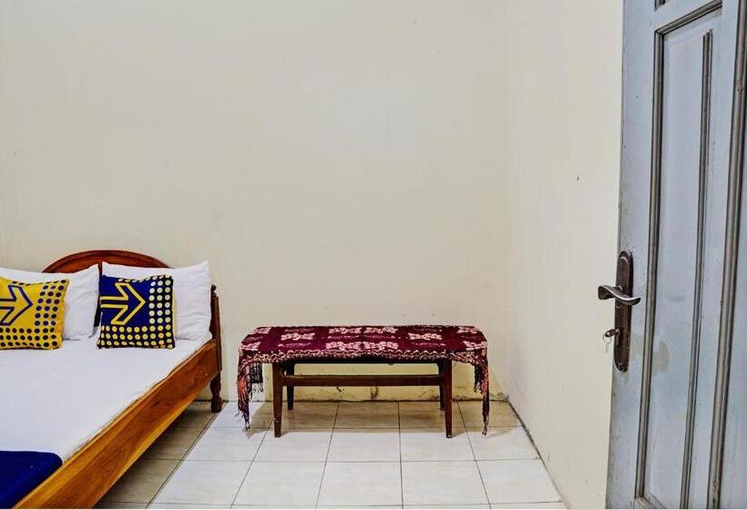 חדר אקונומי, Spot On 93108 Homestay H. Syarif Syariah   Ra Kartini