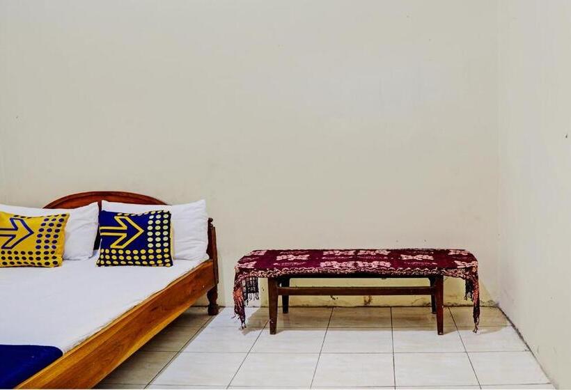 חדר אקונומי, Spot On 93108 Homestay H. Syarif Syariah   Ra Kartini