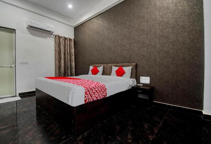 트리플 클래식 룸, Oyo Flagship Hotel Rajshree