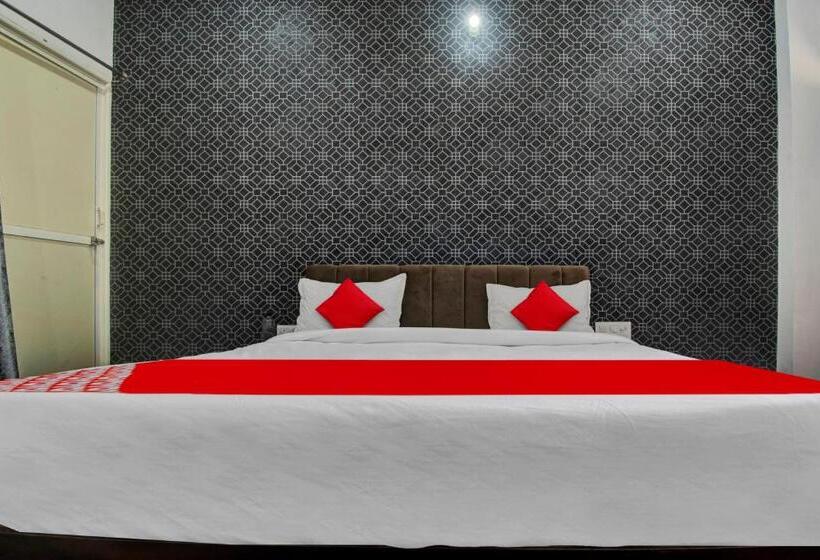 트리플 클래식 룸, Oyo Flagship Hotel Rajshree