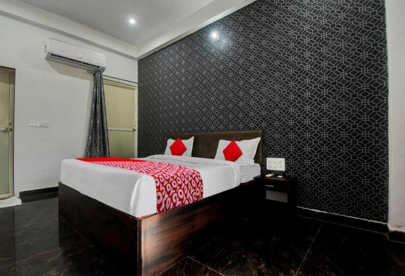 트리플 클래식 룸, Oyo Flagship Hotel Rajshree