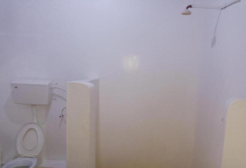 اتاق استاندارد, Ajooba House