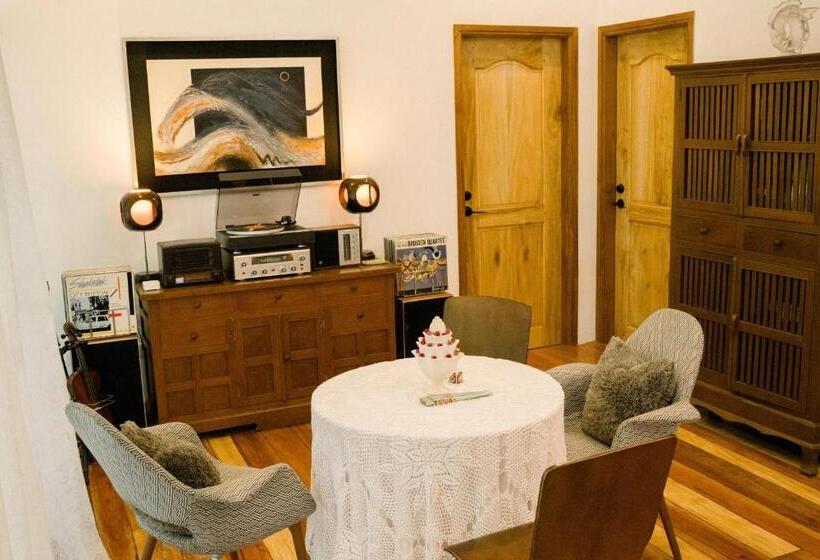 اتاق لوکس, Balai Benedicere Bed & Breakfast