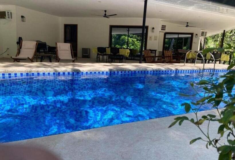 اتاق استاندارد با چشم‌انداز استخر, Balai Benedicere Bed & Breakfast