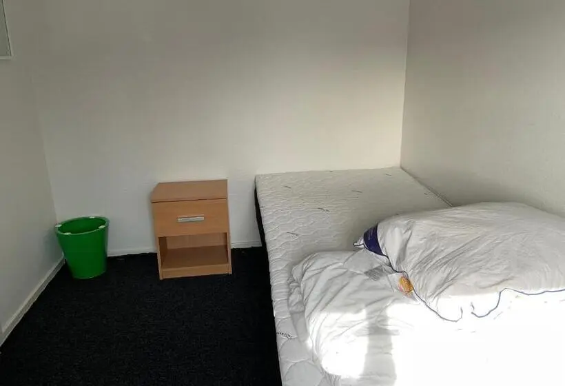 اتاق استاندارد یک نفره, B&b Ire