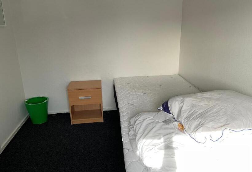 اتاق استاندارد یک نفره, B&b Ire