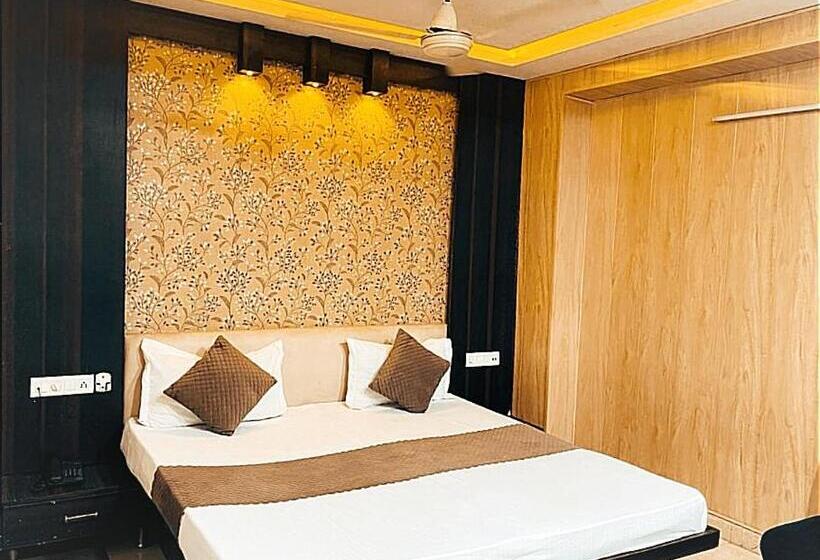 스탠다드 룸 킹사이즈 침대, City Night    Near Ludhiana Railway Station   Super Suites Rooms    Special For Families, Couples &