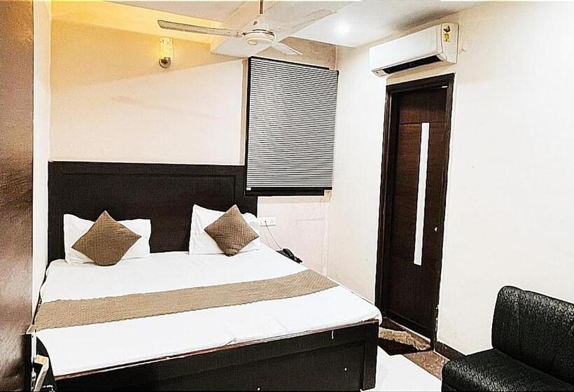 Номер Deluxe Кровать Кинг, City Night    Near Ludhiana Railway Station   Super Suites Rooms    Special For Families, Couples &