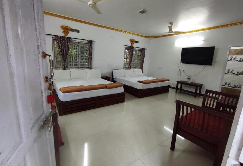 Четырехместный Номер Стандарт Вид на Сад, Cottage Garden Deepikas