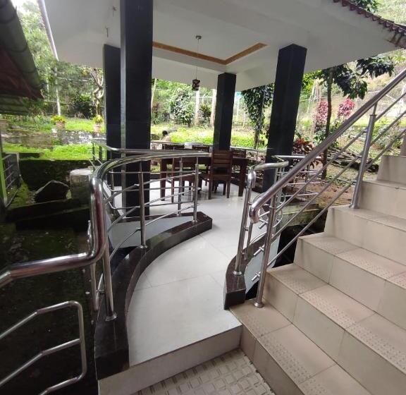 Четырехместный Номер Стандарт Вид на Сад, Cottage Garden Deepikas