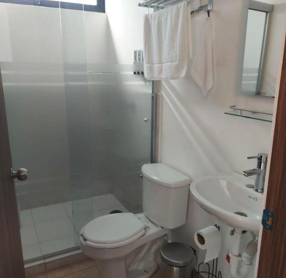 غرفة قياسية مزوَّدة بشُرفة, Loes Departamentos & Suites